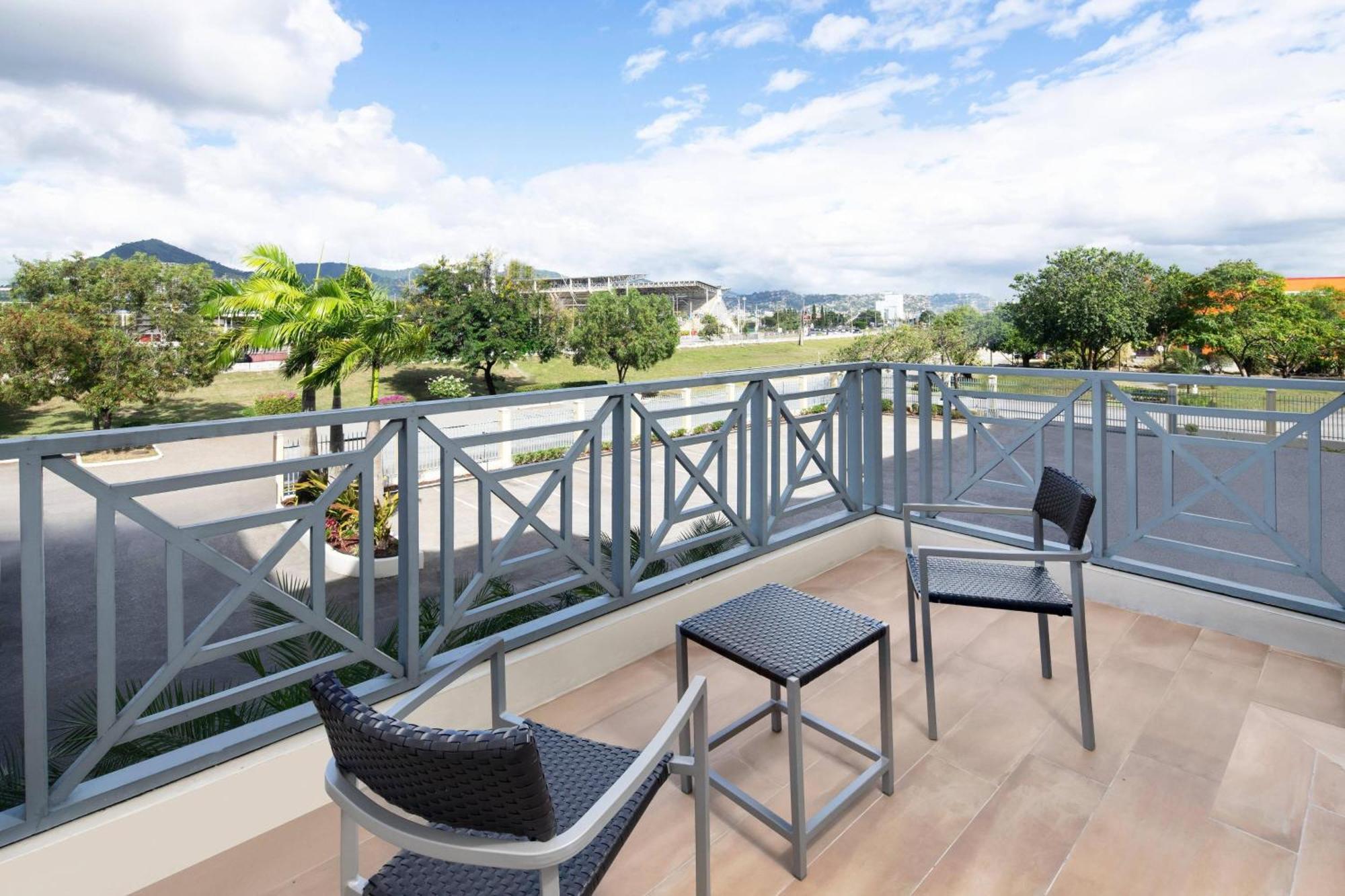 Courtyard By Marriott Port Of Spain Exteriör bild